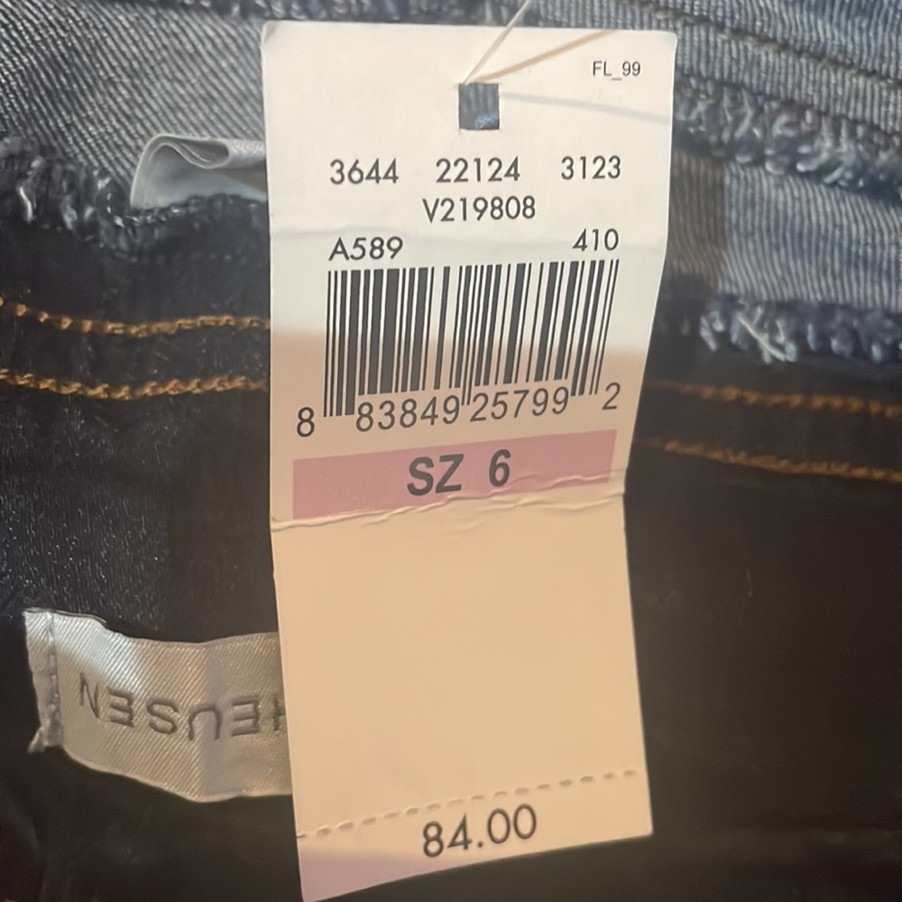 Van Heusen Pull on Jean. Size 6, denim. - Picture 6 of 6